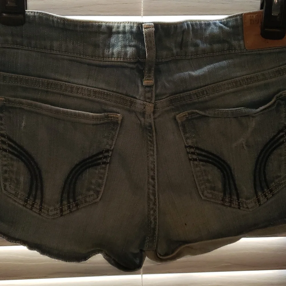 Hollister size 1 short shorts - Picture 4 of 5